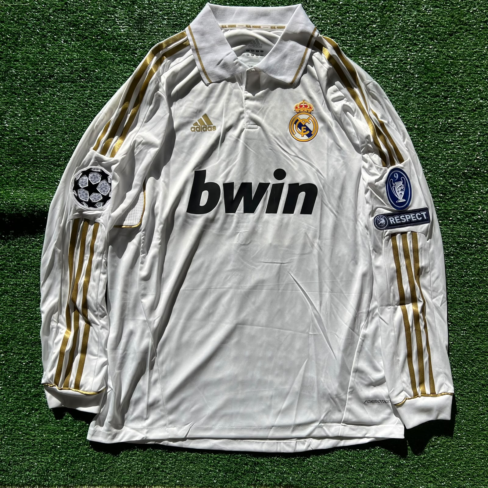 Camiseta Real Madrid 2011-2012 Player fotografiada por Jersey04EC